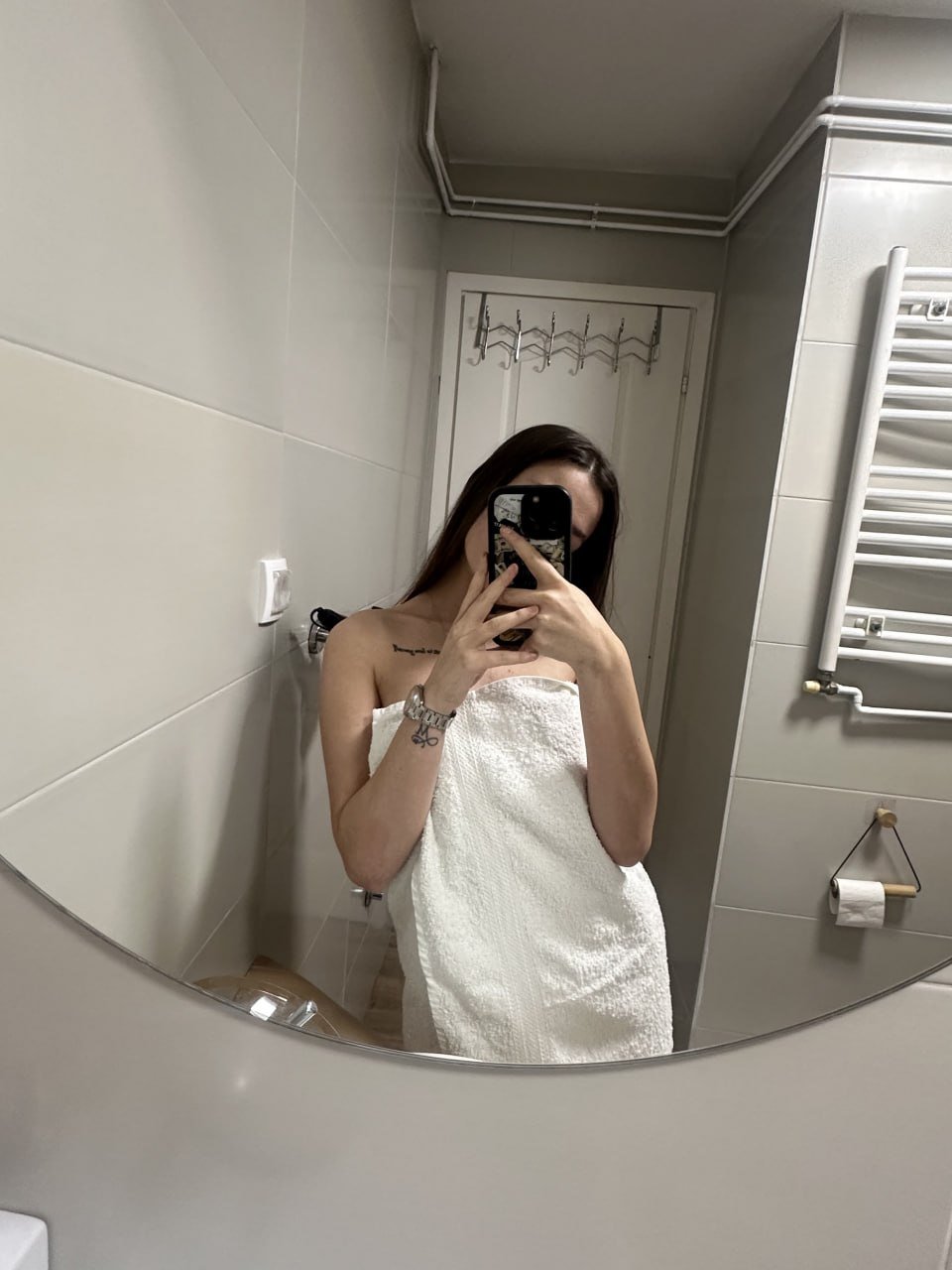 Butterfly petite OnlyFans girls image 2